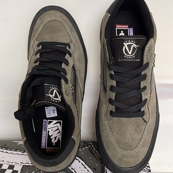Vans WMNS Rowan Olive/Black
VN0A5JICBIQ
Sneakers - Picture 6 of 16